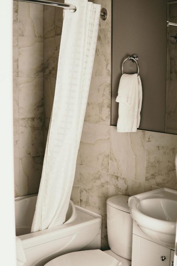 Hinton Highway Inn Esterno foto
