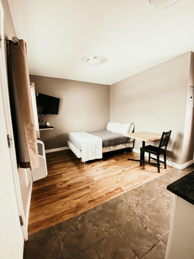 Hinton Highway Inn Esterno foto