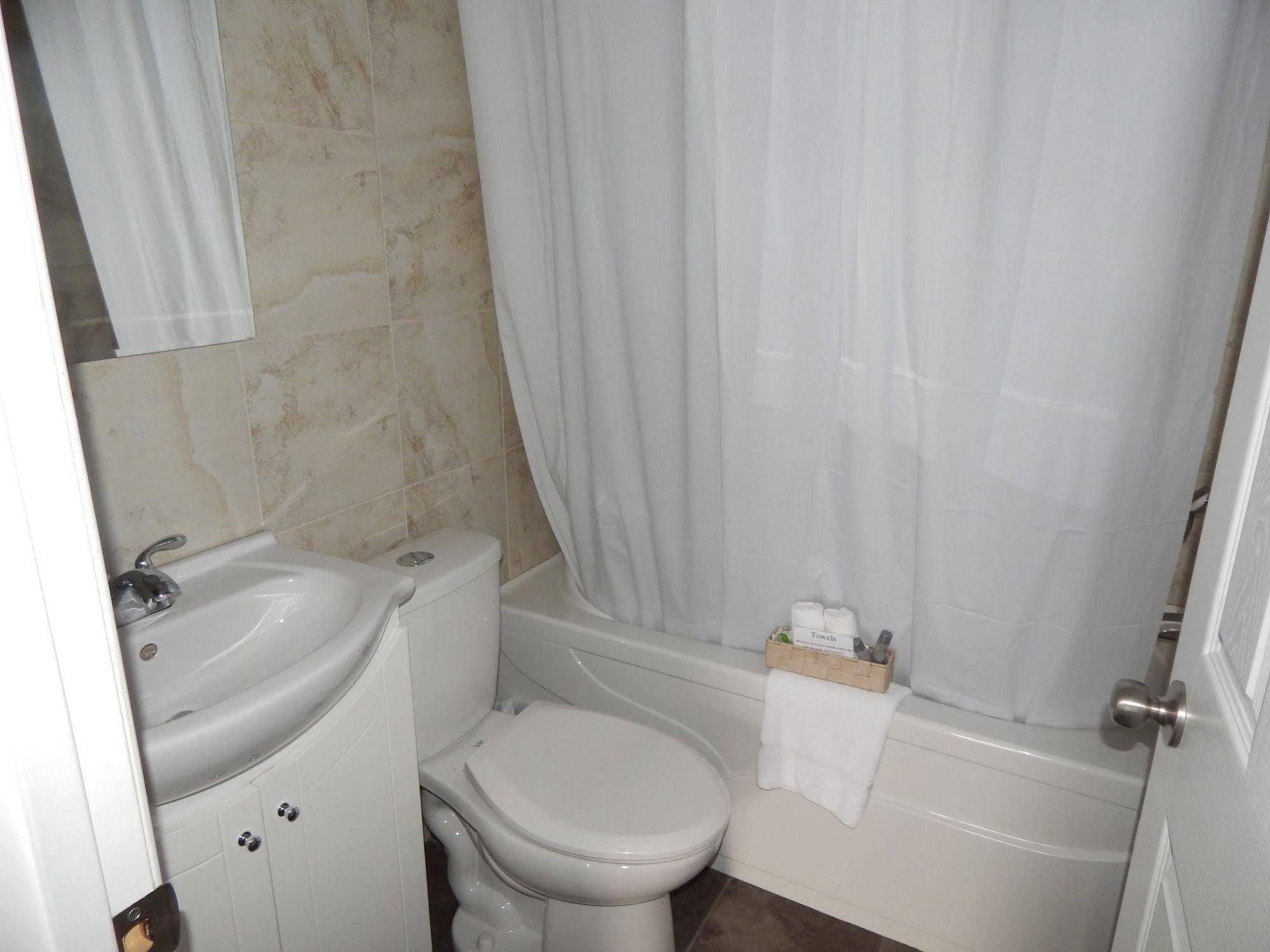 Hinton Highway Inn Esterno foto