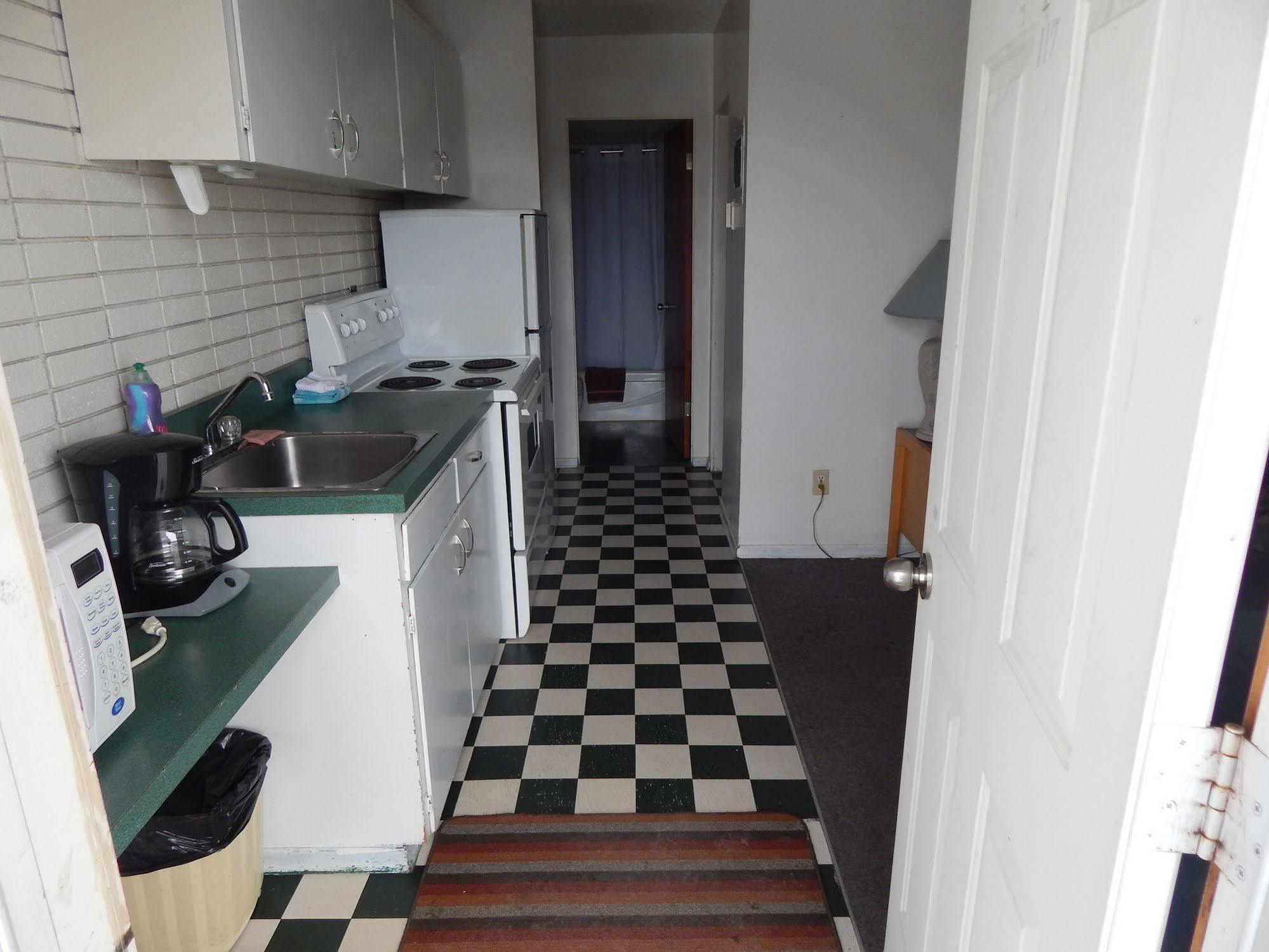 Hinton Highway Inn Esterno foto